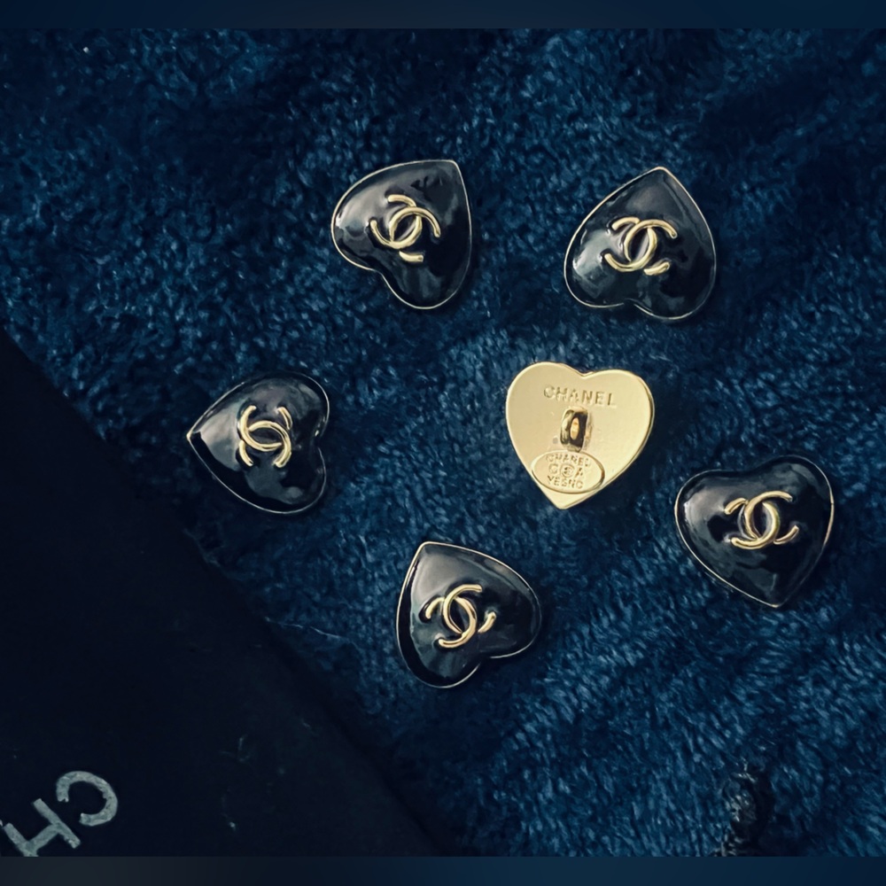 CC logo-hearts(set of 6) 18mm=dime size black enamel gold alloy buttons/stamped